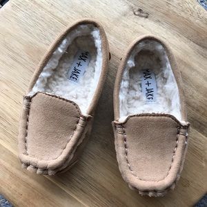 MAX + JAKE KIDS SIZE 6 SHOE SLIPPER.